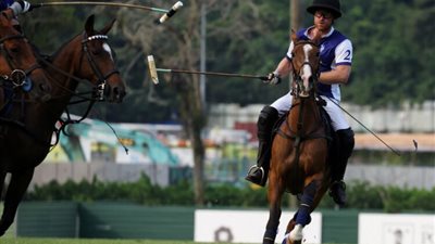 الأمير هاري يخوض مباراة بولو خيرية في سنغافورة