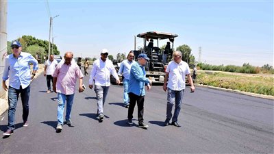 محافظ الأقصر يتابع العمل بالمشروعات التنموية في مبادرة 