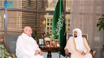 بملابس الإحرام، أول ظهور لمفتي الجمهورية بالسعودية بعد قرار التمديد له 