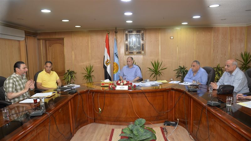 لقاء محافظ أسيوط