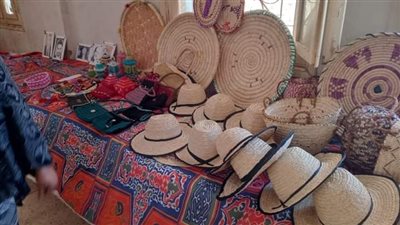 معرض لتسويق منتجات الشباب التراثية بمركز شباب باريس في الوادي الجديد 