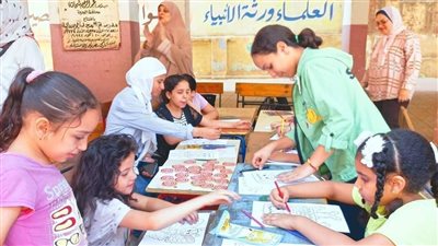 مدير تعليم الجيزة يمنح إدارة جنوب درع التميز (صور) 