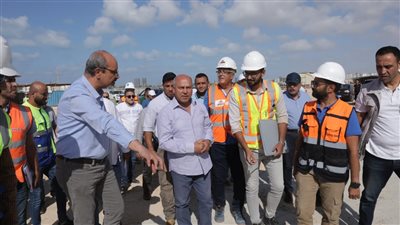 وزير النقل يتفقد مواقع العمل بالخط الأول من شبكة القطار الكهربائي السريع