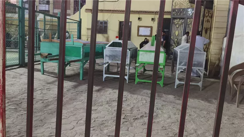 خمسة نعوش لضحايا