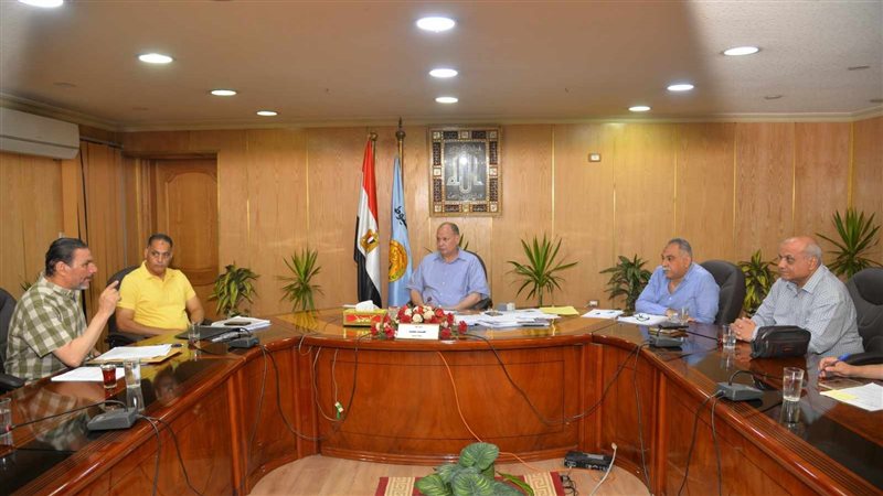 اجتماع محافظ أسيوط،
