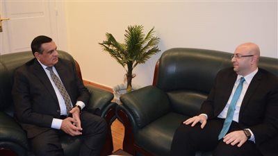 وزير التنمية المحلية يتابع مع محافظ بنى سويف تنفيذ المشروعات الخدمية