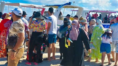 إقبال كبير على رحلات اليخوت بمطروح (فيديو وصور)