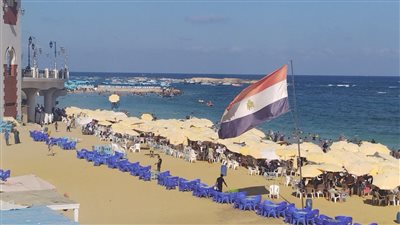 تعرف على أماكن الرايات الخضراء على شواطئ الإسكندرية 