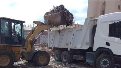 نقل 2648 طن قمامة من المقالب الوسطية لمصانع التدوير بالبحيرة (صور)