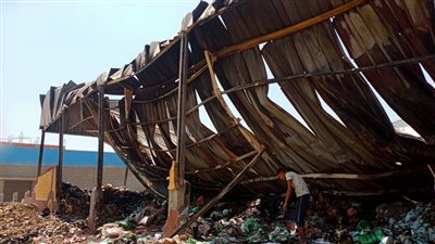 النيابة الإدارية تعاين حريق مخزن مواد غذائية في الخانكة (صور) 