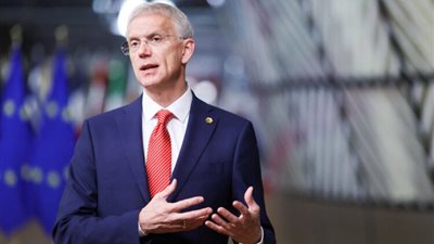 رئيس وزراء لاتفيا يعلن استقالته