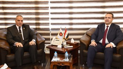 معاون وزير الإسكان يتابع مع رئيس تعاونيات البناء موقف المشروعات المشتركة مع المجتمعات العمرانية