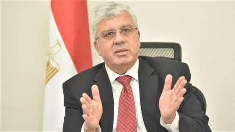  الدكتور أيمن عاشور