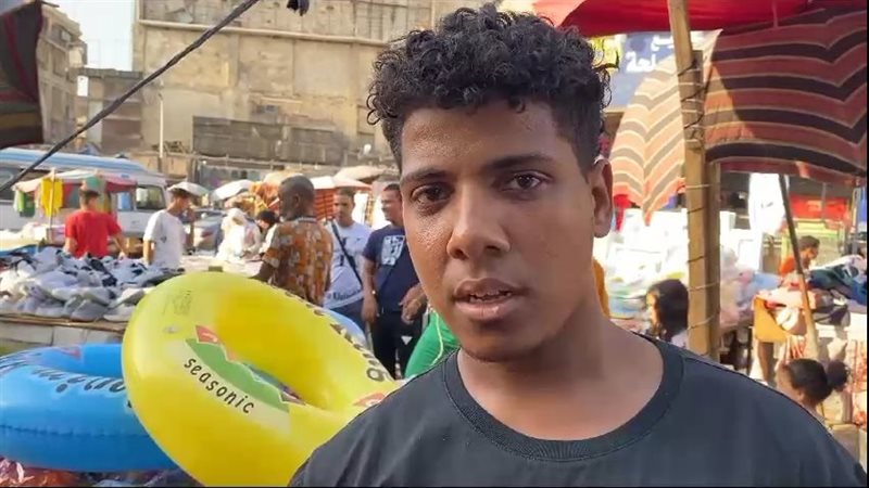 أحد بائعي مستلزمات