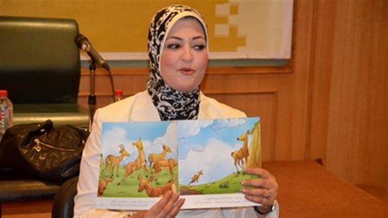 الكاتبة الدكتورة