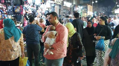 إقبال غير مسبوق من المصطافين وأهالي المحافظة على شارع إسكندرية بمطروح (صور) 