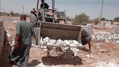 إزالة تعديات بإجمالي 5425 مترا مربعا بإسنا جنوب الأقصر