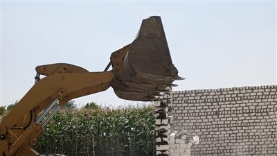 إزالة 115 حالة تعد بالبناء المخالف على أرض زراعية وأملاك الدولة بالمنيا