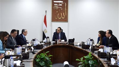 الحكومة تناقش المشروعات والدراسات المقترحة للاستثمار في قطاع الكهرباء