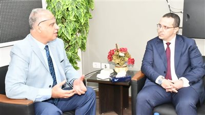 معاون وزير الإسكان يتابع مع رئيس 