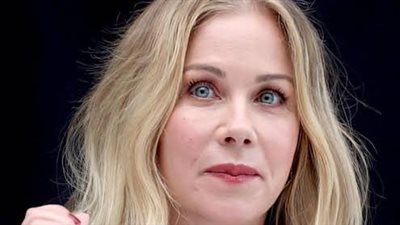 مرض الممثلة الأمريكية كريستينا آبلغيت، أهم أعراض الإصابة بالتصلب المتعدد MS