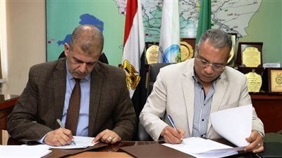 مياه الفيوم توقع عقود إنشاء محطتي معالجة بقريتي كفر محفوظ واللاهون