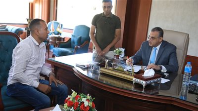 184مواطنا يعرضون مطالبهم وشكواهم خلال اللقاء الجماهيري بسوهاج