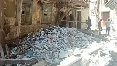 مصرع سيدة وإصابة عدد من المواطنين في انهيار عقار بالإسكندرية (صور)