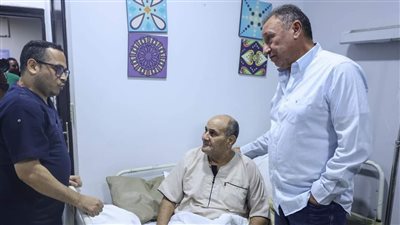 شوبير يدعم نجم الأهلي السابق بعد أزمته الصحية ويشكر الخطيب (صور)