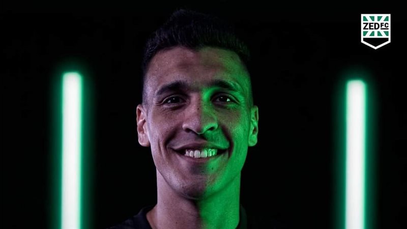 زد يضم مصطفى فوزي