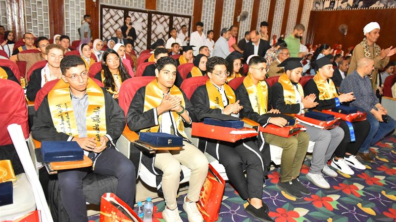 تكريم أوائل الطلبة،