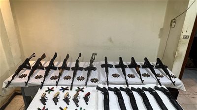 أخبار الحوادث اليوم، لغز العثور على جثة مسن مقتولا داخل شقته، ومقتل مزارع بوابل من الرصاص على يد شقيقيه في سوهاج