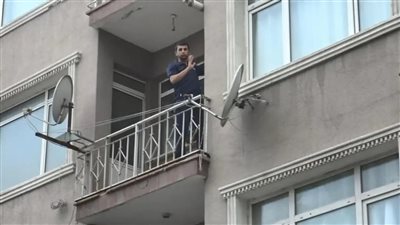  عربي في إسطنبول، لغة الإشارة أنقذته من مصير مجهول بالطابق السادس