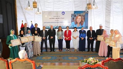 محافظ دمياط تكرم أوائل الشهادات العامة والأزهرية وأولياء الأمور (صور)