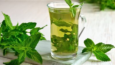 فوائد النعناع المغلي، يهدئ الأعصاب ويعالج أمراض الصدر والقولون