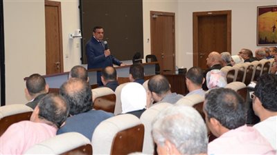 وزير التنمية المحلية يتابع مع سكرتيري عموم المحافظات الملفات الخدمية للمواطنين