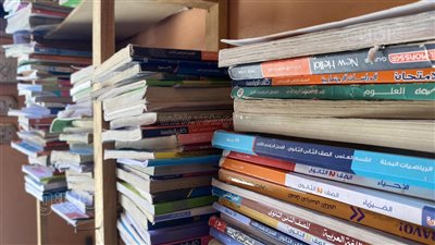 الكتب الخارجية بالمجان.. شباب قرية دروة بالمنيا يطلقون مبادرة خد كتاب وسيب كتاب.. وأصحاب المبادرة: هدفنا تخفيف الأعباء ولدينا ملخصات مجانية لجميع المراحل (فيديو)
