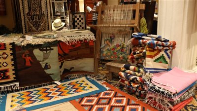 الحرف التراثية تجمع شمل العرب.. مبدعون من الشام والمغرب يلتقون في معرض الجيزة.. وهذه أسعار المنتجات (فيديو وصور) 