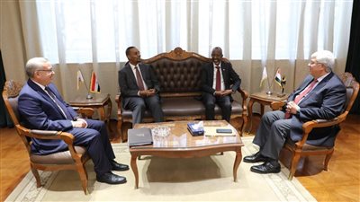 وزير التعليم العالي يبحث مع نظيره الصومالي سبل التعاون المشترك