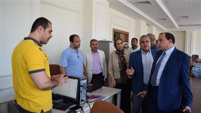 رئيس جامعة بني سويف الأهلية يتابع مراحل التقديم المباشر للطلاب