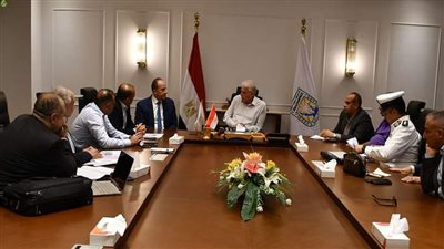 محافظ جنوب سيناء يناقش خطة تشغيل 5 أتوبيسات كهرباء بشرم الشيخ