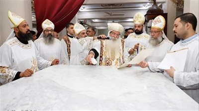 الأنبا إسحق يدشن مذابح كنيسة رئيس الملائكة ميخائيل بطما