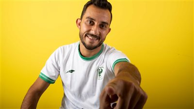 أحمد أيمن منصور يجري عملية الرباط الصليبي في أوروبا 