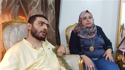 حكاية إسلام، تحدى إعاقته وطلع الأول على دفعته بالكلية، وهذا مايريد توصيله للسيسي (فيديو وصور)