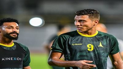 بعد رحيل محمد شريف، من يرتدي القميص رقم 10 بالأهلى