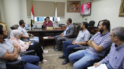 نائب محافظ بني سويف يناقش معدلات التنفيذ بمشروعات المياه والصرف الصحي