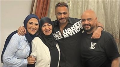 تامر حسني يحتفل بعيد ميلاده بحضور أسرته وغياب أبنائه