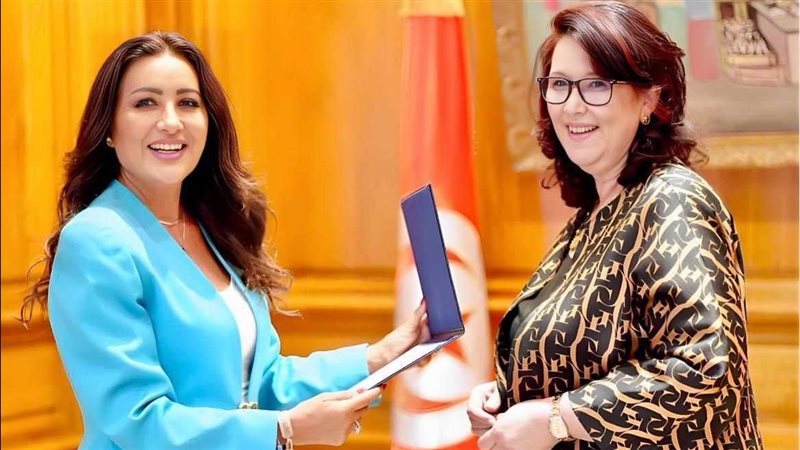 لطيفة وو وزيرة الثقافة