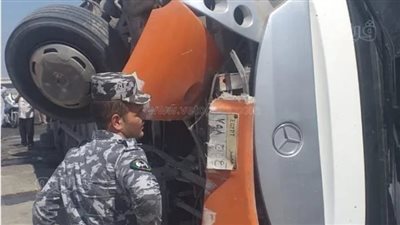 15 سيارة إسعاف لنقل المصابين في حادث انقلاب أتوبيس على طريق إسكندرية مطروح الساحلي