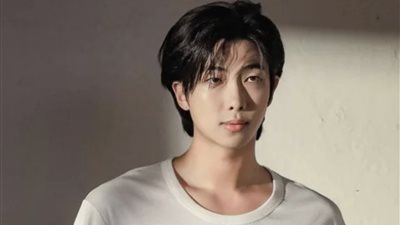 معجبات يحرقن صور نامجون قائد فرقة BTS بعد نشره أغنية مسيئة للإسلام (صور)